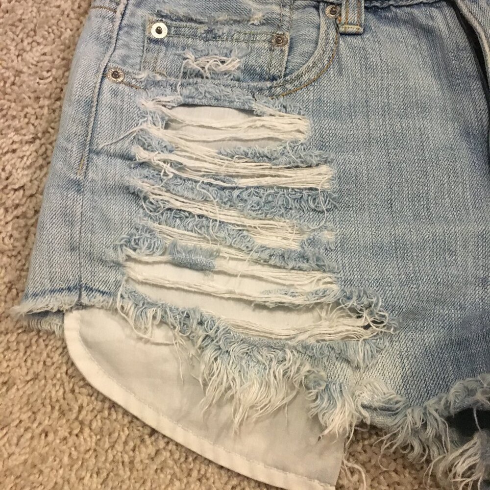 American Eagle Hilda Distressed Denim Shorts Size 6 Faded Blue - Picture 10 of 15